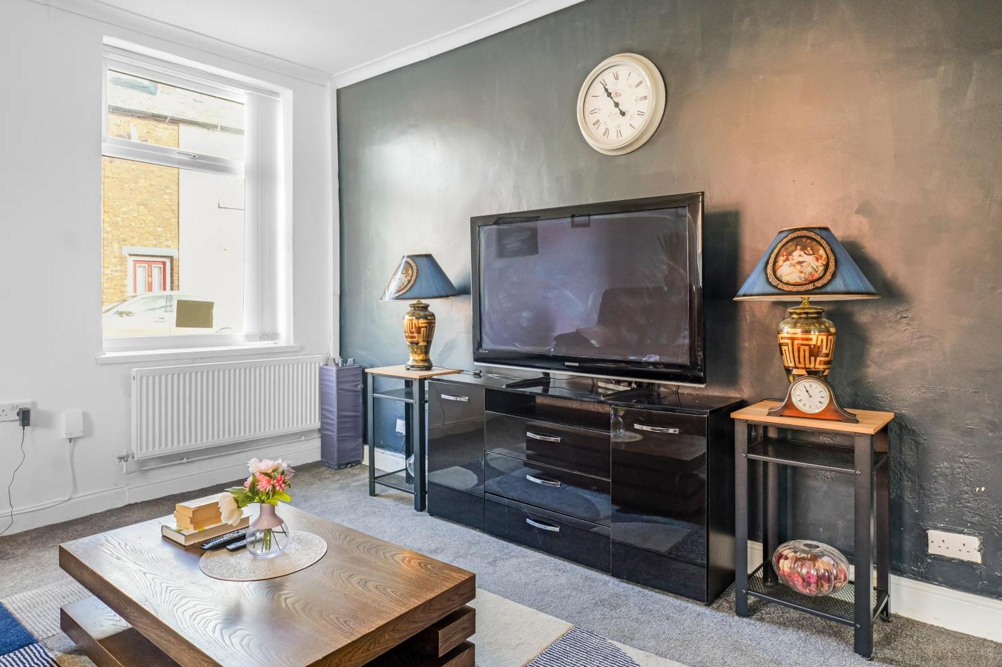 Rochdale 3 Bedroom House 2 Bath With Free Parking Sleeps 7 Eksteriør billede