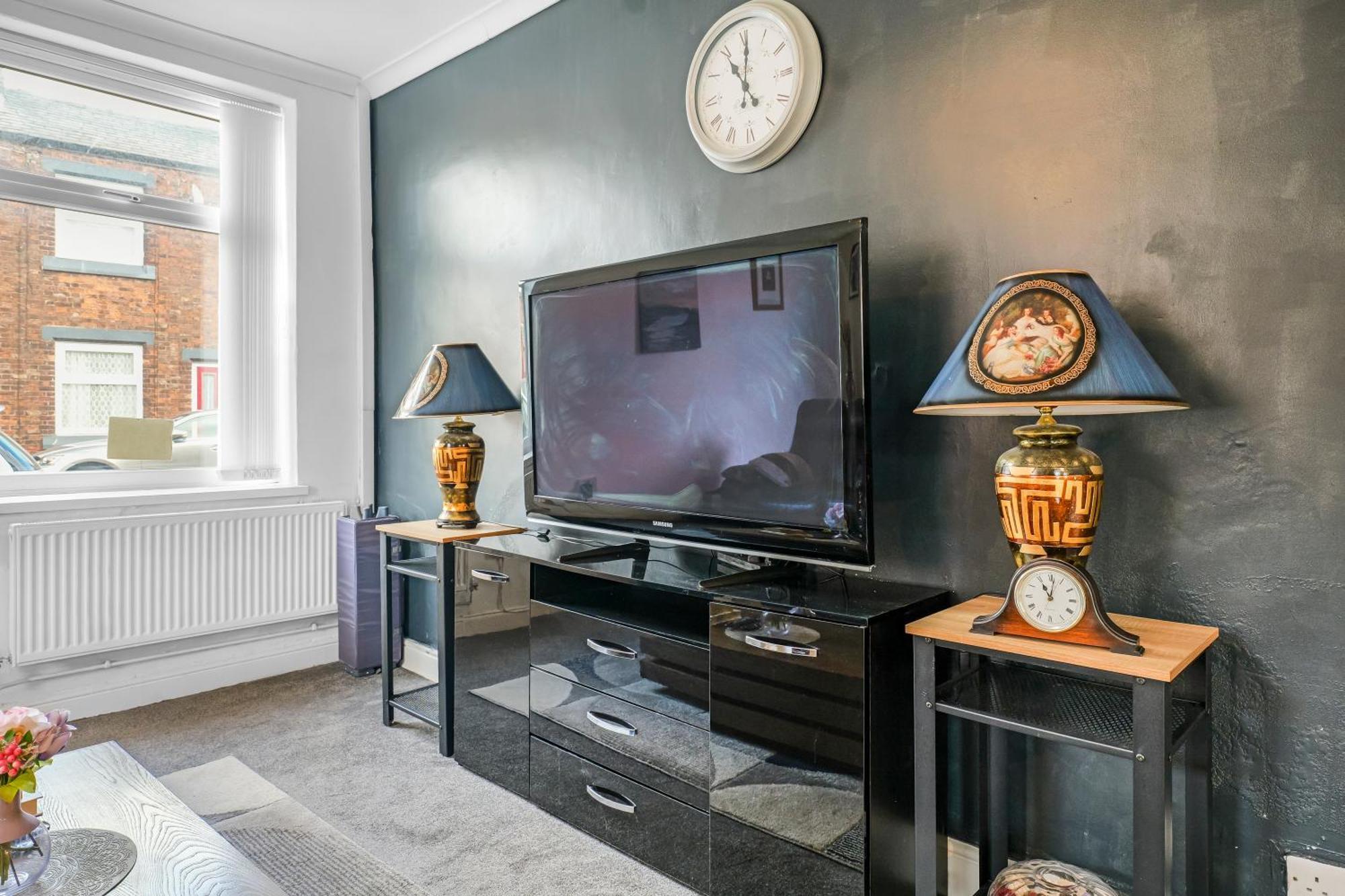 Rochdale 3 Bedroom House 2 Bath With Free Parking Sleeps 7 Eksteriør billede