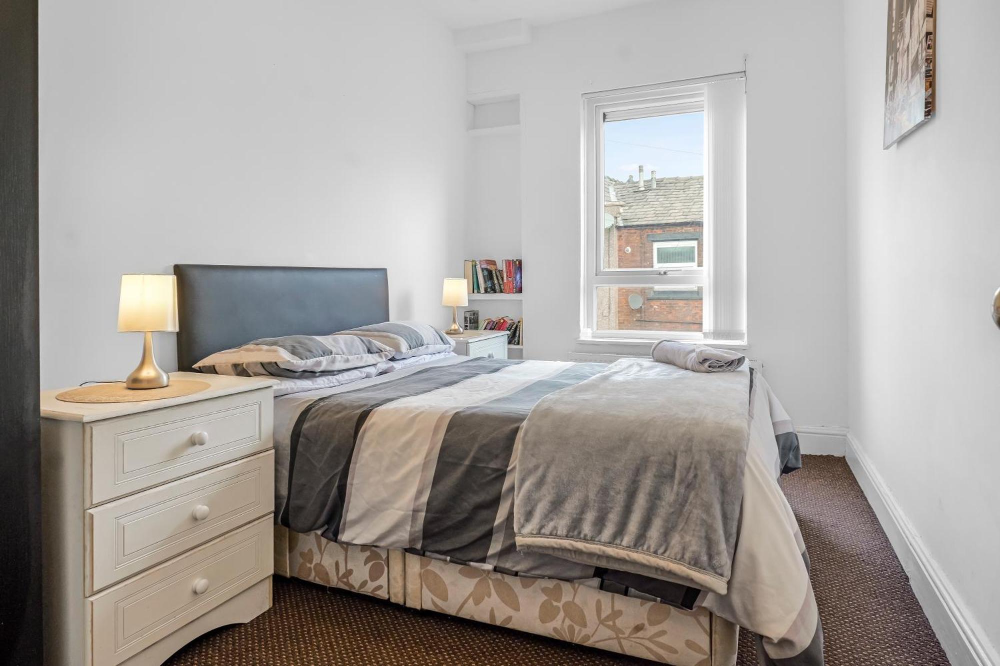 Rochdale 3 Bedroom House 2 Bath With Free Parking Sleeps 7 Eksteriør billede
