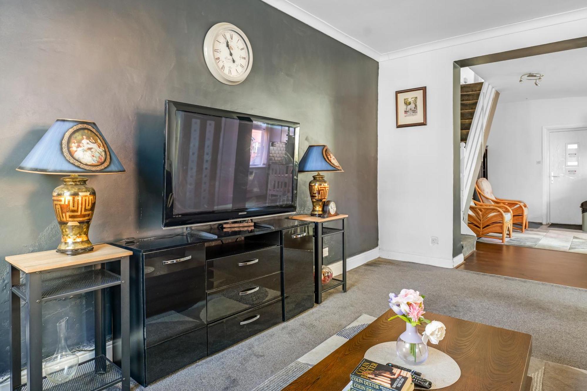 Rochdale 3 Bedroom House 2 Bath With Free Parking Sleeps 7 Eksteriør billede