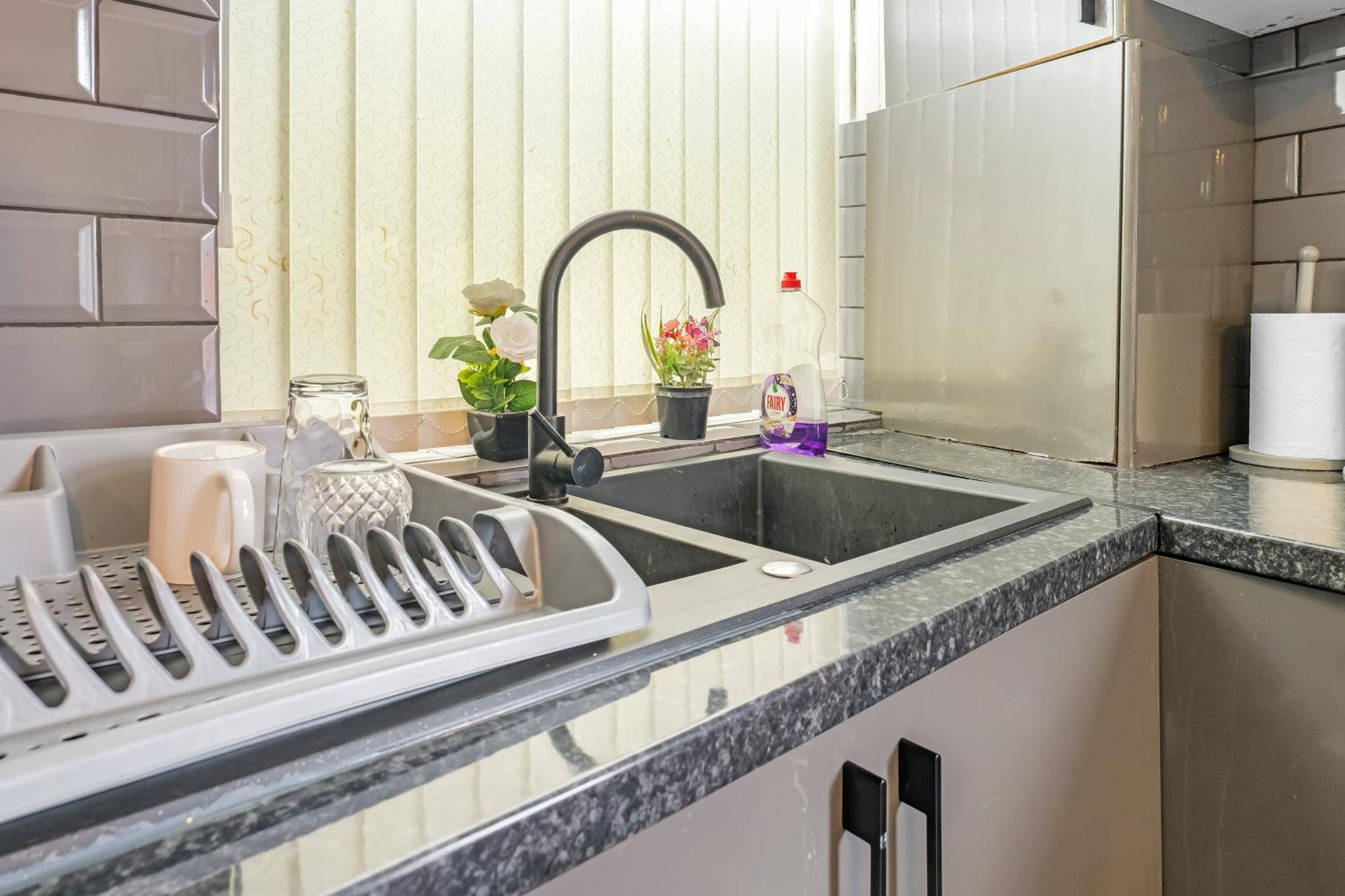 Rochdale 3 Bedroom House 2 Bath With Free Parking Sleeps 7 Eksteriør billede