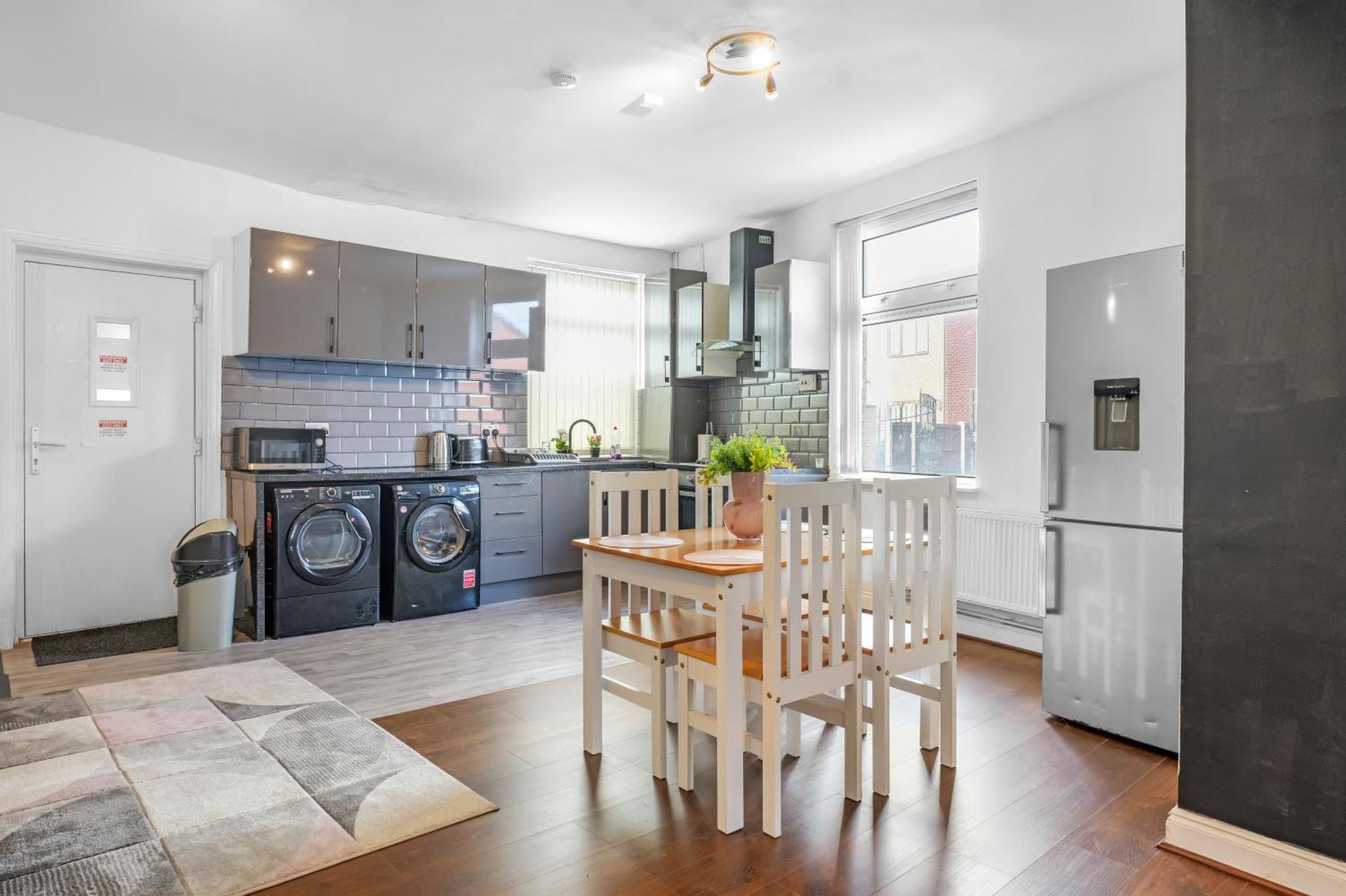 Rochdale 3 Bedroom House 2 Bath With Free Parking Sleeps 7 Eksteriør billede