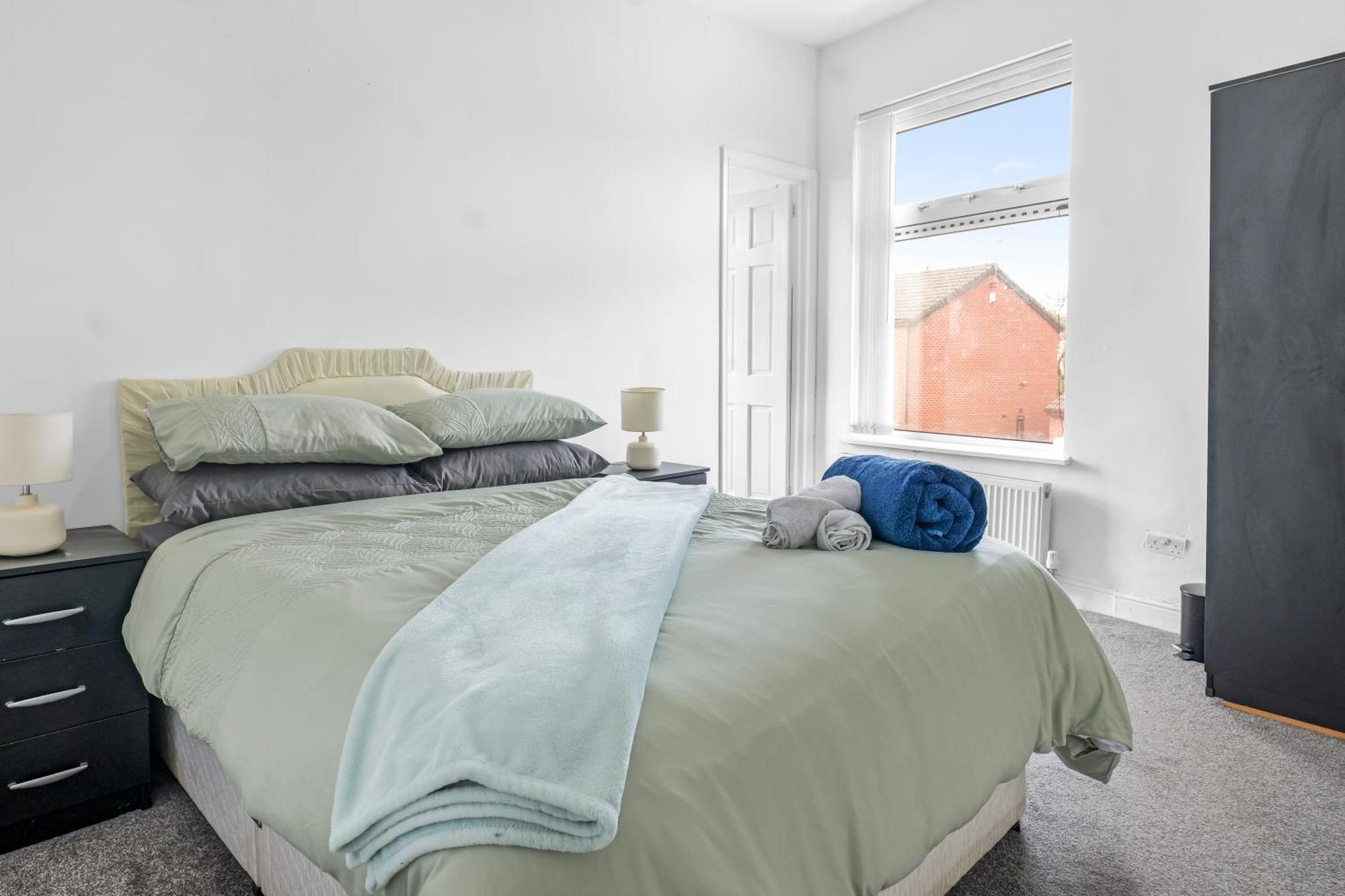 Rochdale 3 Bedroom House 2 Bath With Free Parking Sleeps 7 Eksteriør billede
