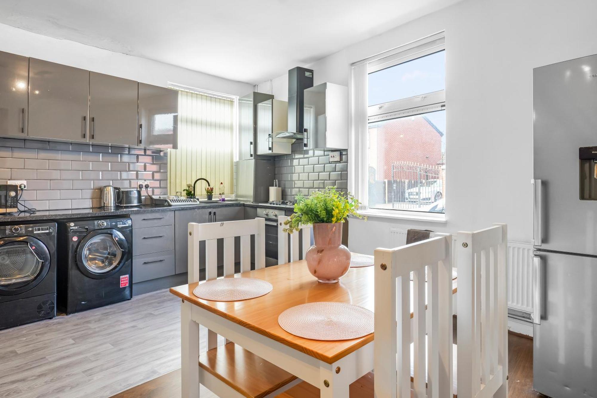 Rochdale 3 Bedroom House 2 Bath With Free Parking Sleeps 7 Eksteriør billede