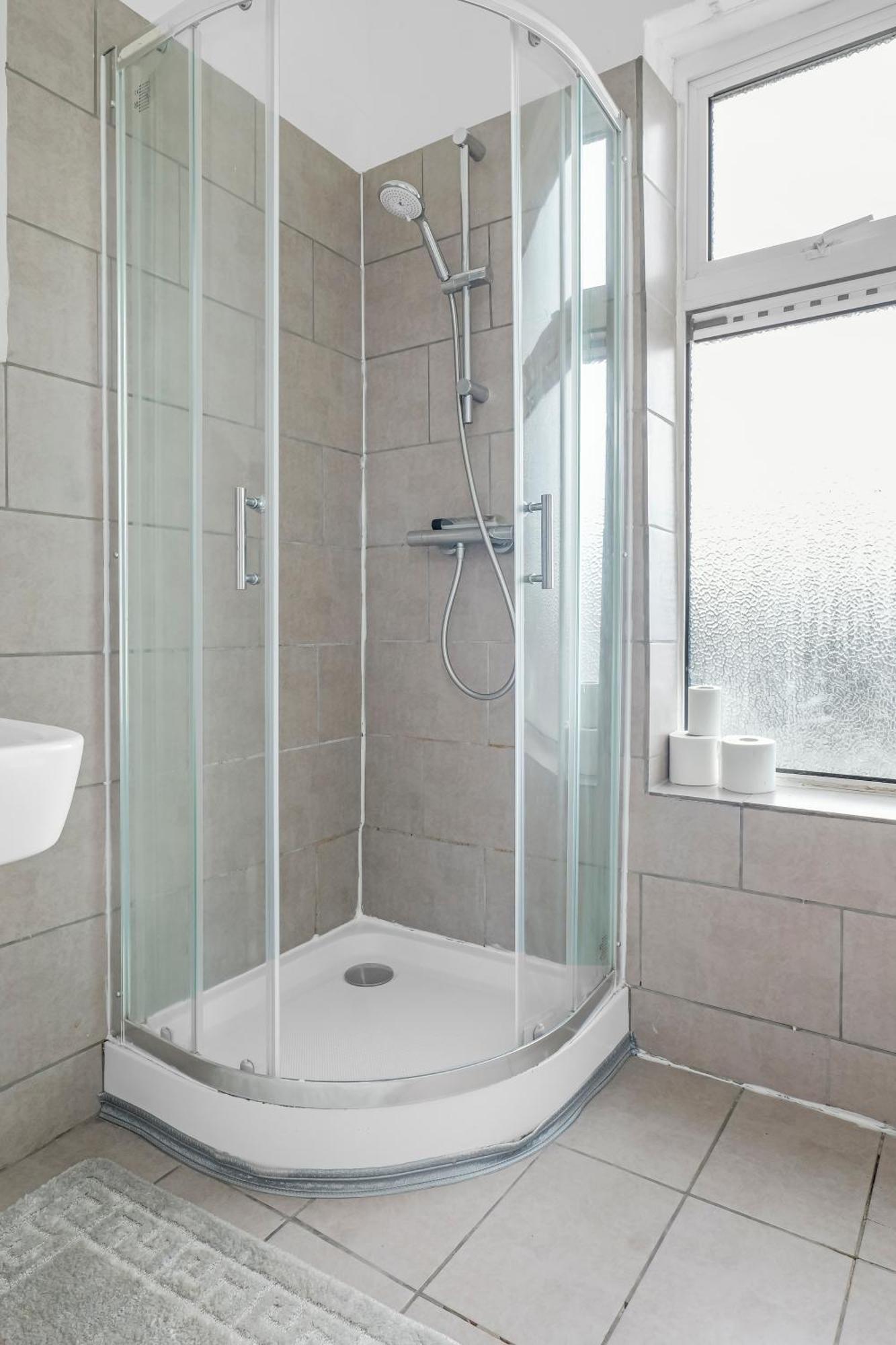Rochdale 3 Bedroom House 2 Bath With Free Parking Sleeps 7 Eksteriør billede