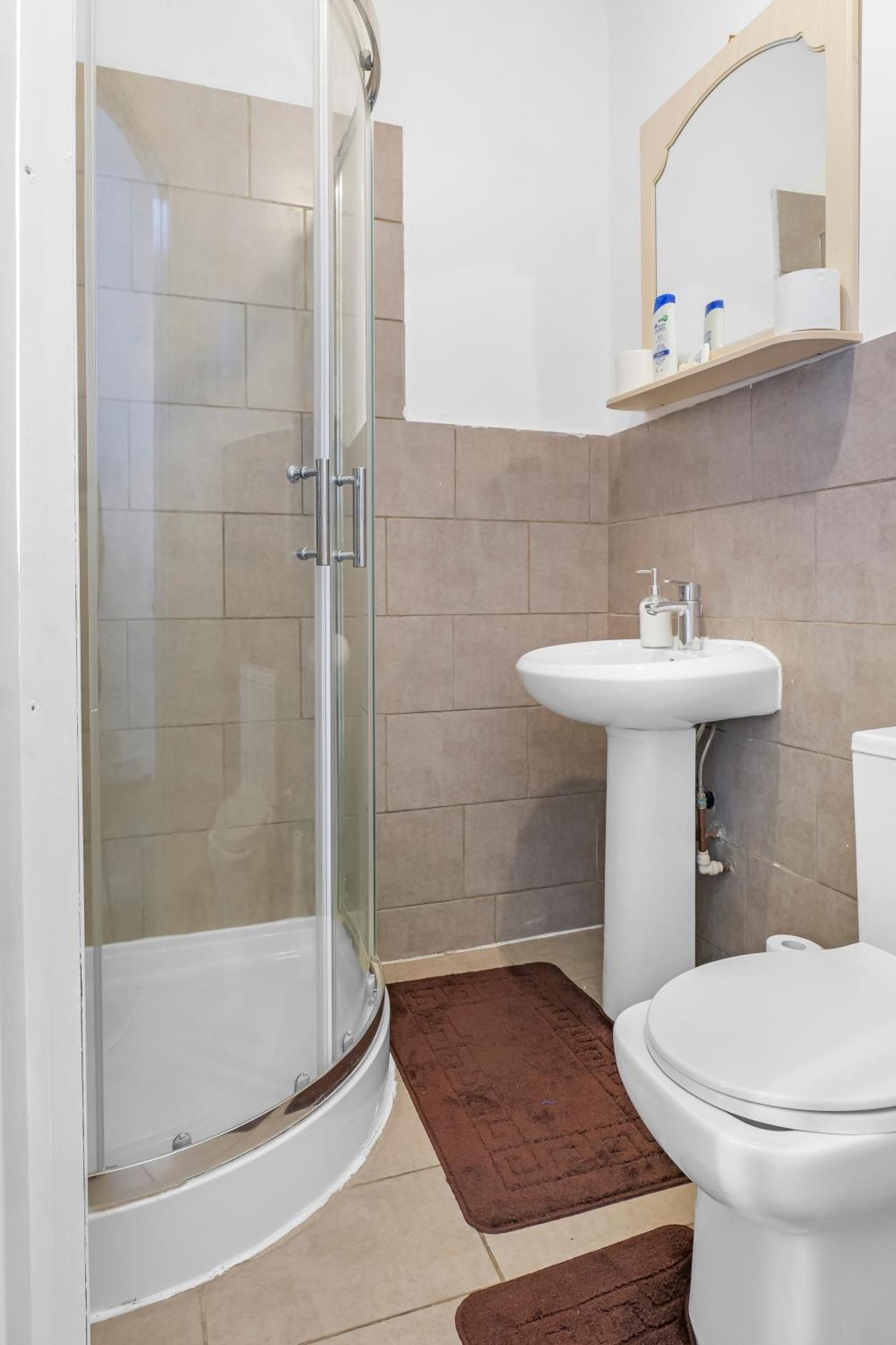 Rochdale 3 Bedroom House 2 Bath With Free Parking Sleeps 7 Eksteriør billede