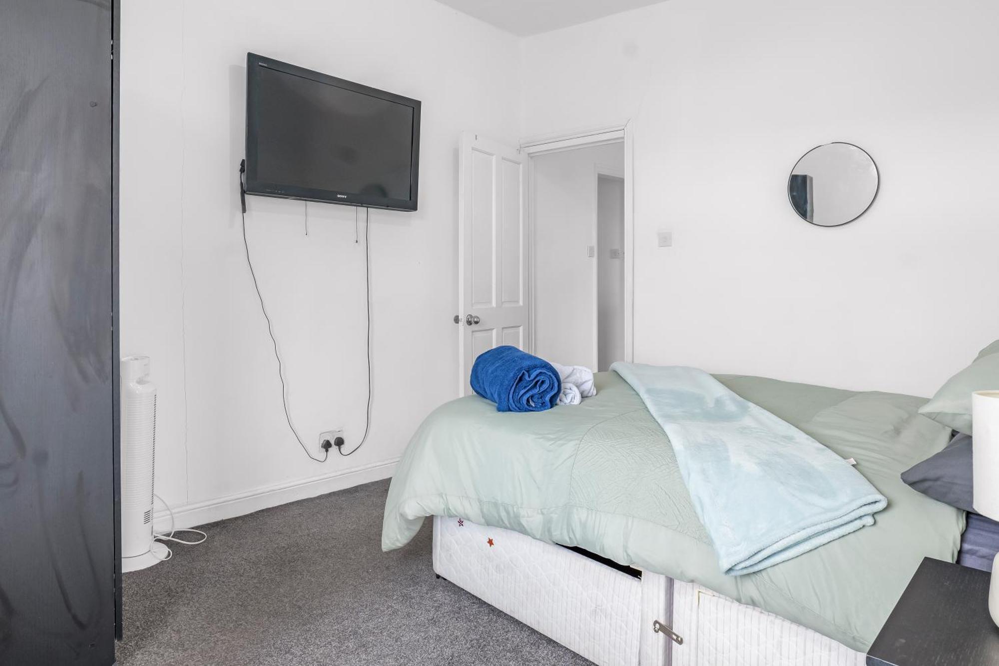 Rochdale 3 Bedroom House 2 Bath With Free Parking Sleeps 7 Eksteriør billede