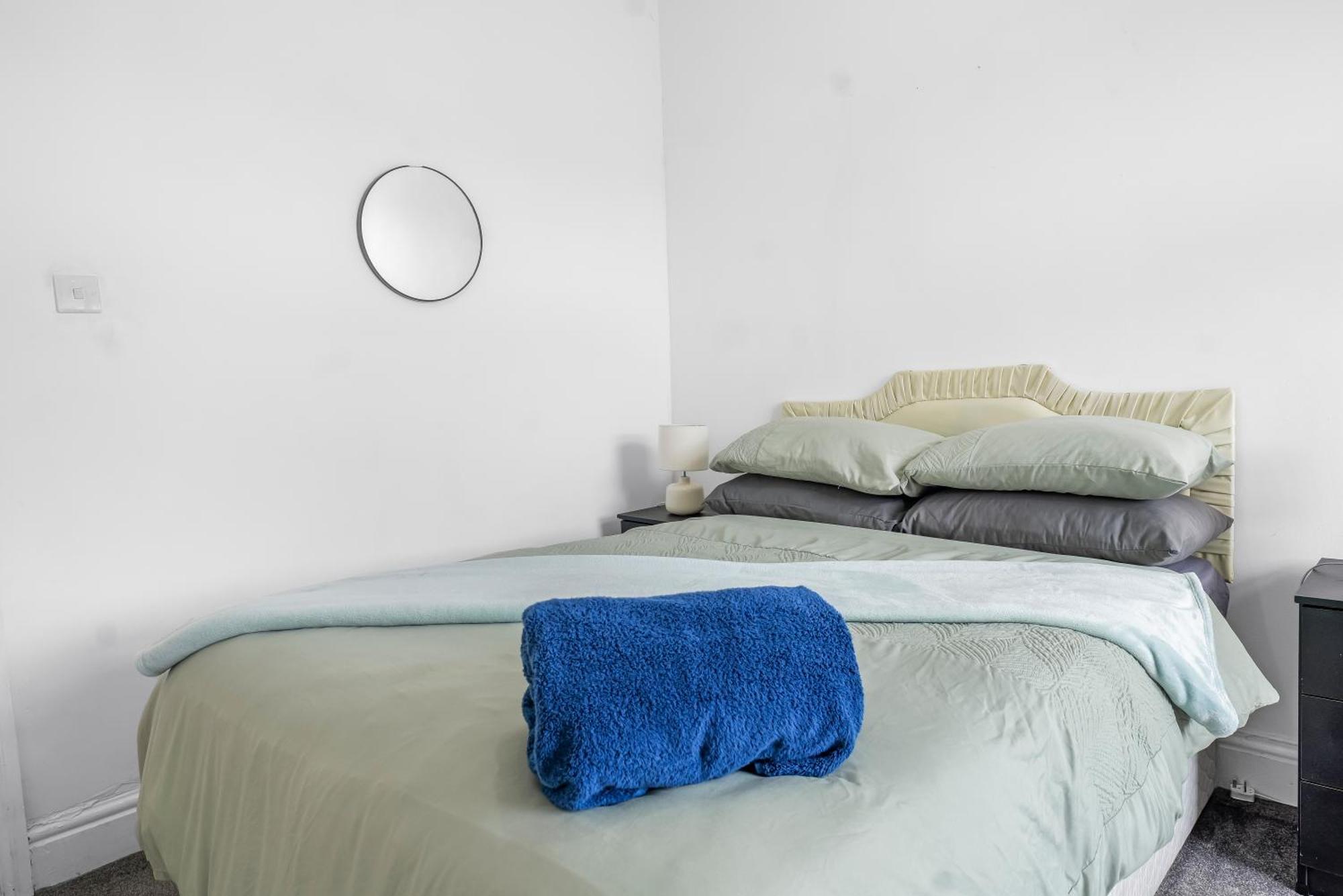 Rochdale 3 Bedroom House 2 Bath With Free Parking Sleeps 7 Eksteriør billede