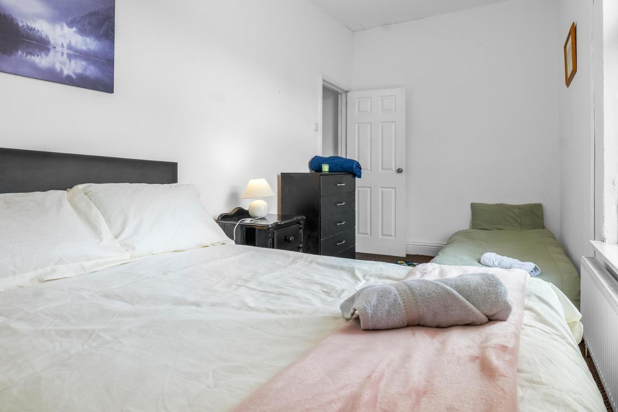 Rochdale 3 Bedroom House 2 Bath With Free Parking Sleeps 7 Eksteriør billede