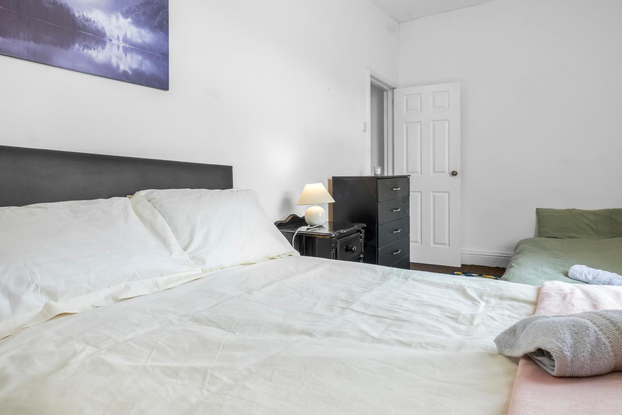 Rochdale 3 Bedroom House 2 Bath With Free Parking Sleeps 7 Eksteriør billede